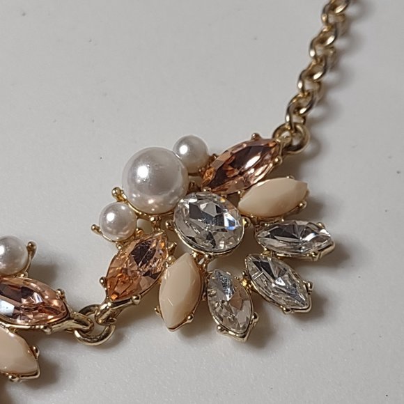 Metal, Faux Pearl, Glass, And Plastic Pretty Necklace 18.5 To 20.5 Inches - Picture 2 of 15